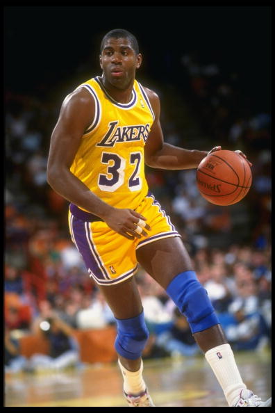 返赛场并持 返赛场并持