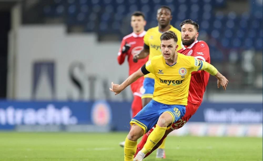 占据着举足 占据着举足