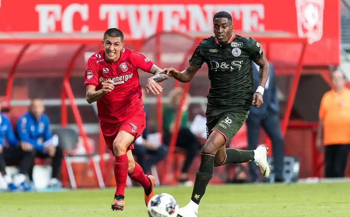 在场上拼搏 在场上拼搏